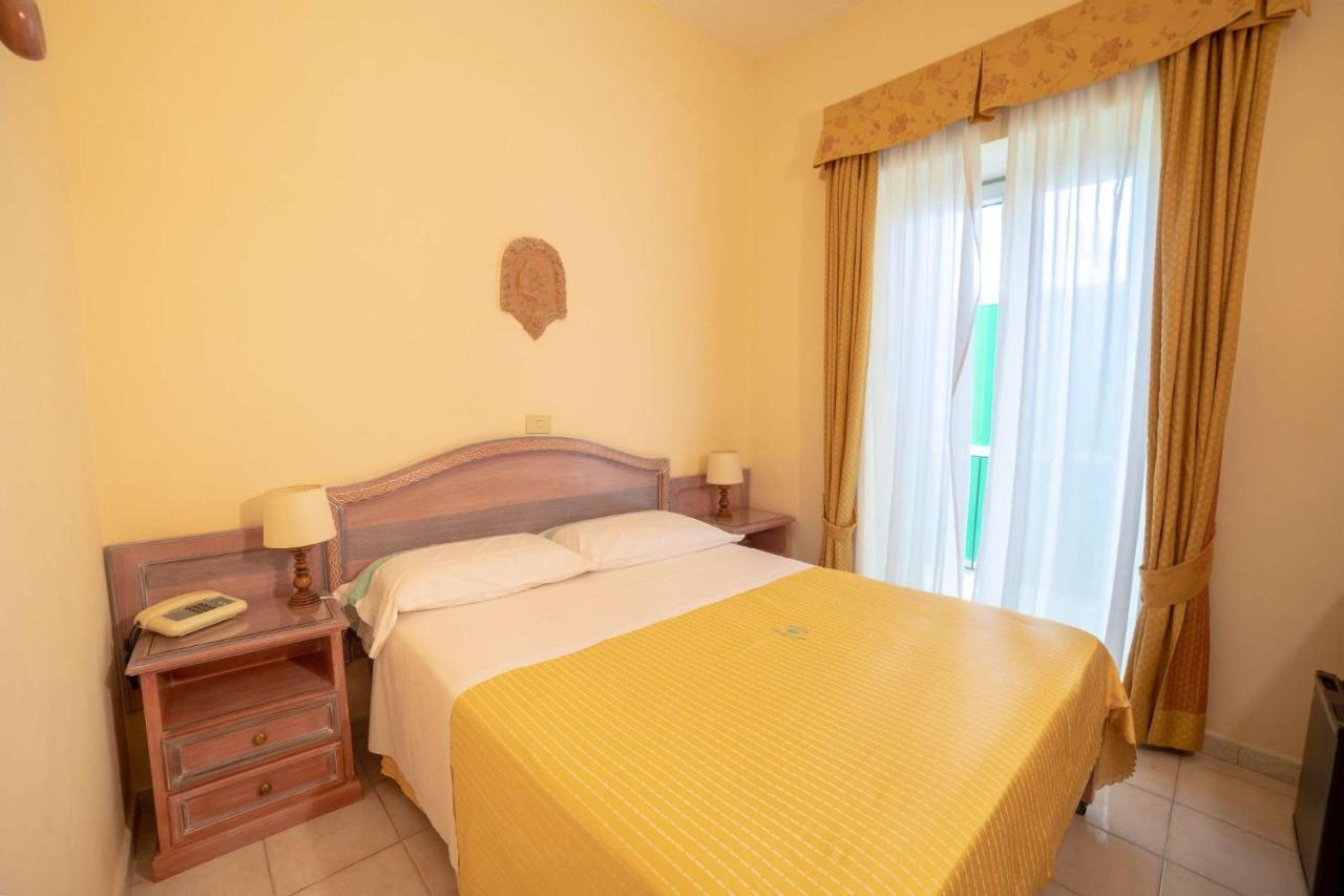 Hotel Royal Terme Иския Екстериор снимка