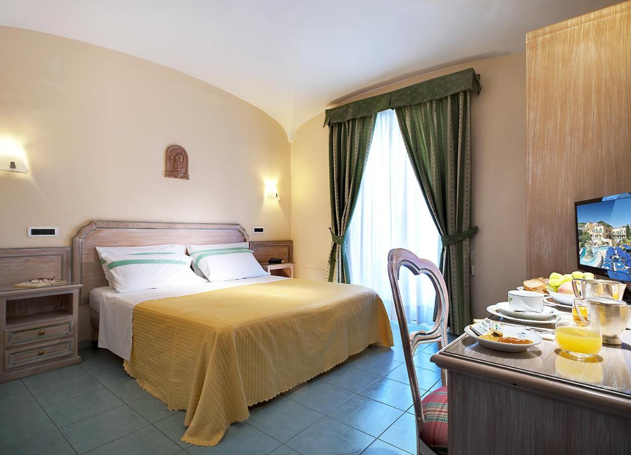 Hotel Royal Terme Иския Екстериор снимка